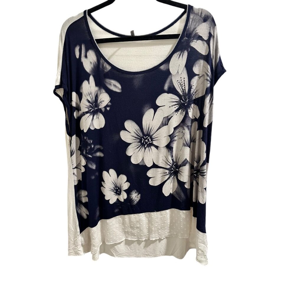 🌸3/$15🌸Navy Blue and White Hi-Lo Short Sleeve Floral Blouse sz XL